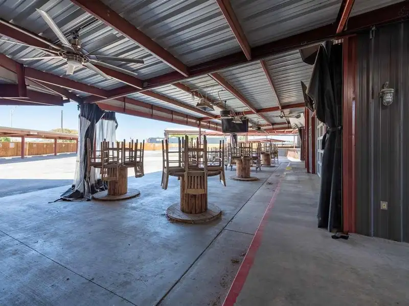 Prime Restaurant/bar on 1.24 Acres with Ample Parking and Outdoor Dining