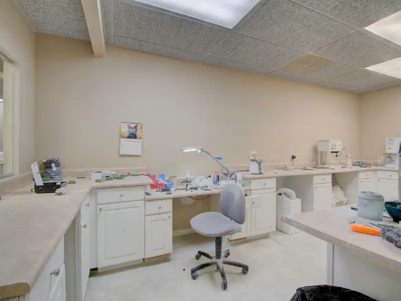 Move-in Ready 5,000 Sq Ft Commercial Space in Prime Edgewood Location