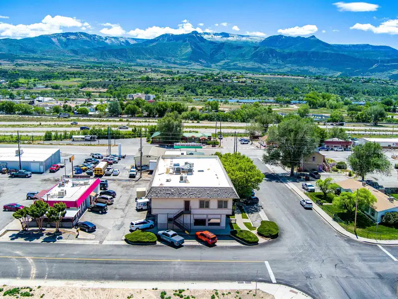 Two-story Commercial Investment Property in Downtown Parachute with 6%+ Cap Rate