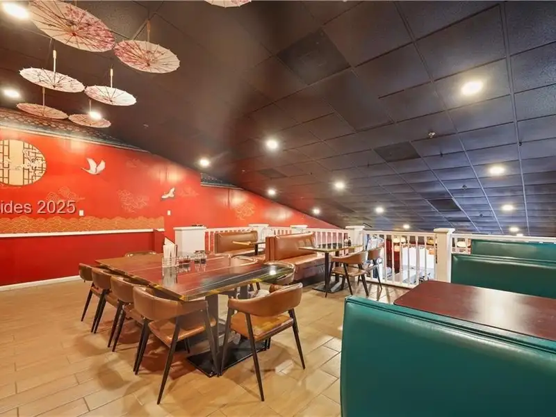 Mid-island Restaurant for Sale Near Palmetto Dunes with Outdoor Dining Area