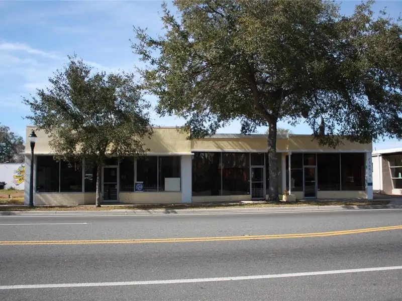 Commercial Space for Lease on N Main Street with Flexible Layout and Parking Access