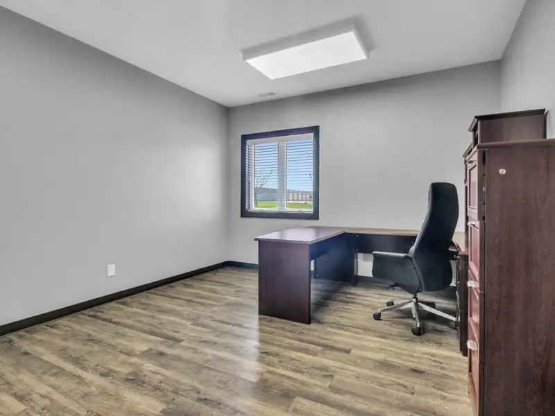 For Lease: Two 12,000 Sqft M1 Office/warehouse Buildings in South Lake County, In