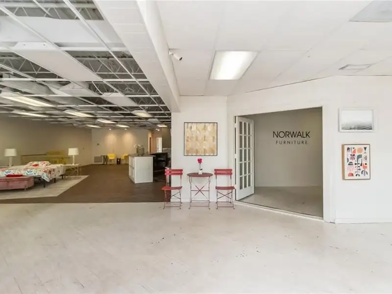 Prime Commercial Space with Dual Storefronts in Midtown, Mobile