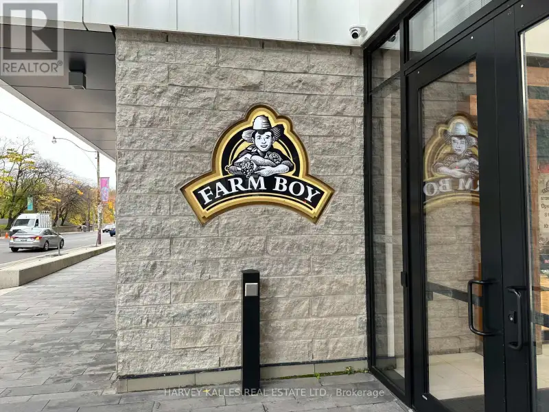 Prime Retail Space for Lease in High-traffic Town Mall Near Yonge Street