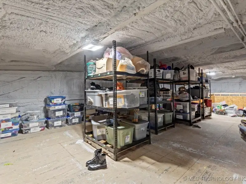 Climate-controlled Warehouse with 4,000+ Sq. Ft. in Convenient Location