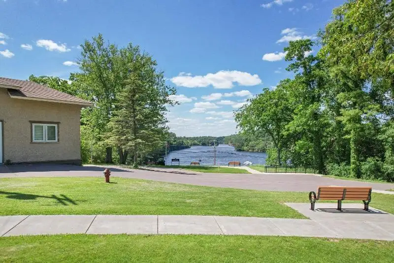 Turnkey B&b and Event Center in Wisconsin Dells with 17 Guest Suites