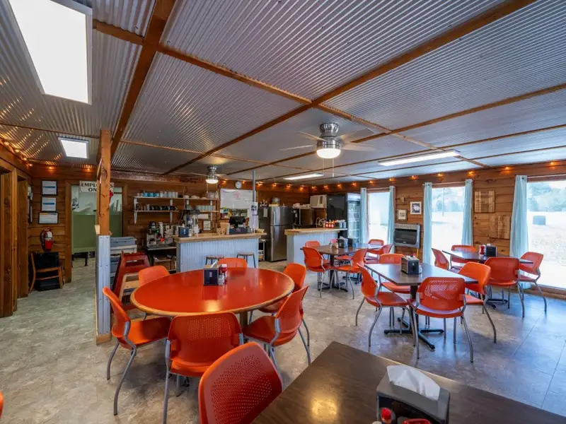 Commercial Restaurant on 3.4 Acres in Parsons, Tn with Highway Frontage and Modern Amenities