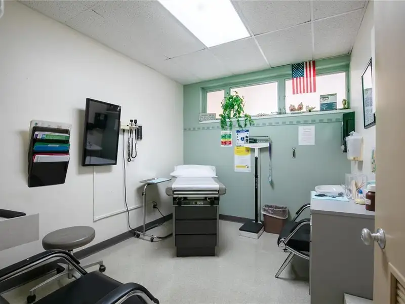 Medical Office Building for Sale in Prime Clermont Location with Ample Parking