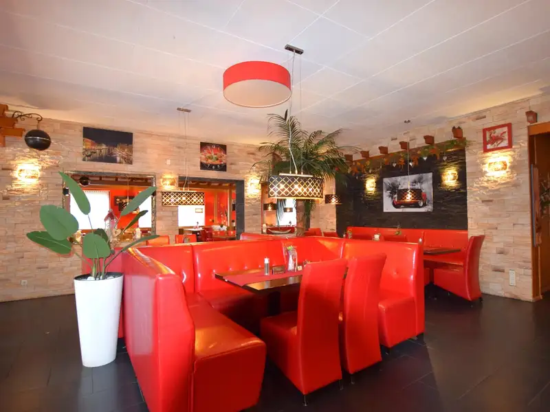 Restaurant and Guest Accommodation with Owner's Apartment in Modernized Facility