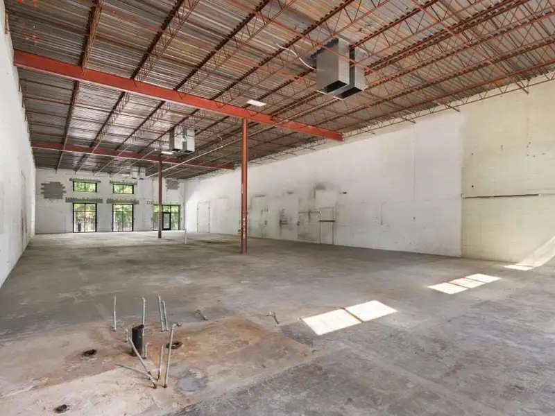 Industrial/flex Building in Prime Atlanta Location with Recent Upgrades and Parking Options