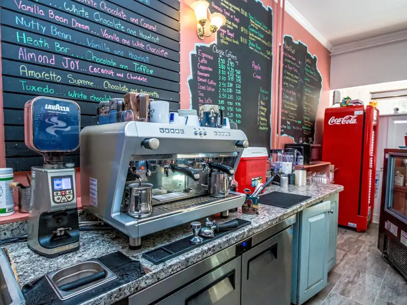 Established Coffee and Sweet Shop in Prime North Conway Village Location