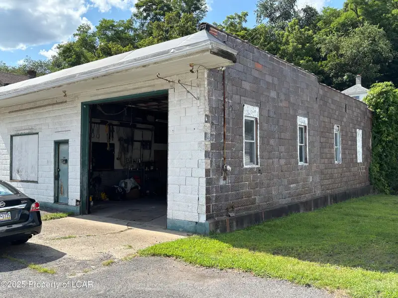 Convenient Storage Garage Available for Rent