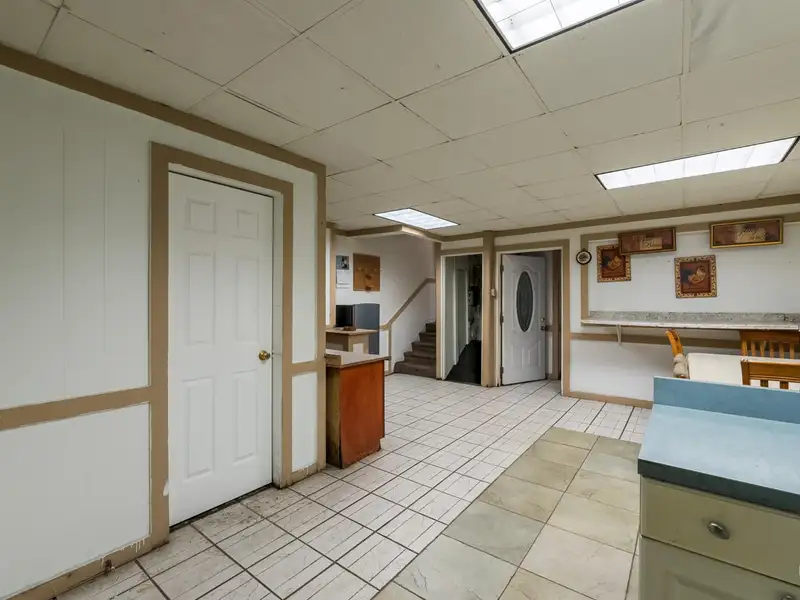 Mixed-use Property with 1-bedroom Apartment in Well-maintained Building