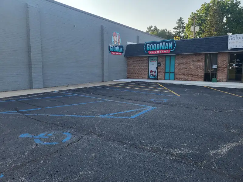 Commercial Space with 2300 Sq Ft, Meeting Room, Offices, and Ample Parking