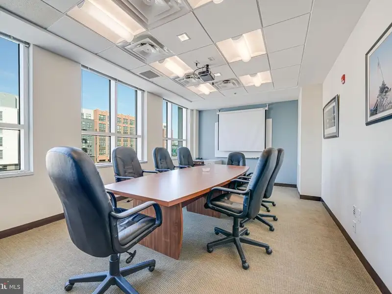 Flexible Office Suite in Prime Falls Church Location - 1,200 Sq Ft, Great Accessibility