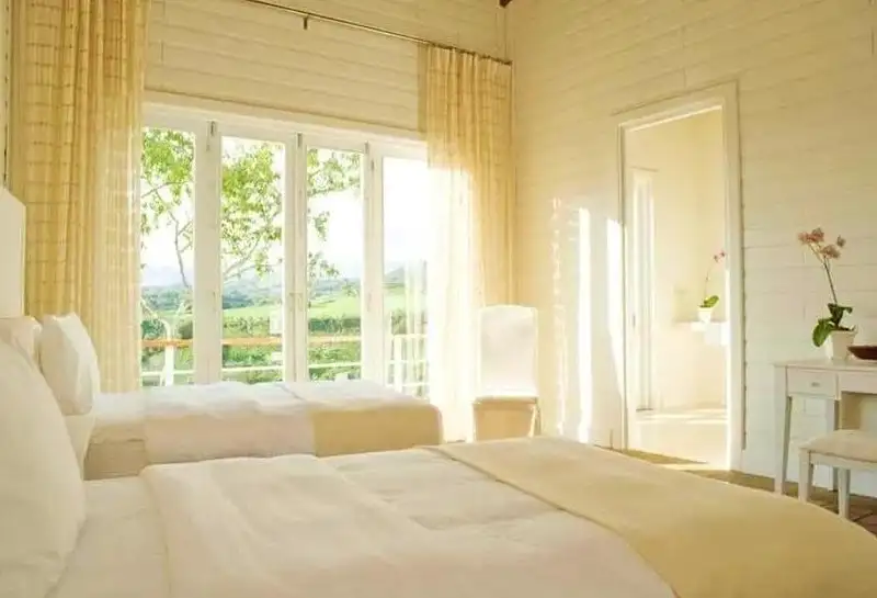 Asclepios Hotel: Profitable 12-bedroom Investment in Tambor, Alajuela with Sustainable Features