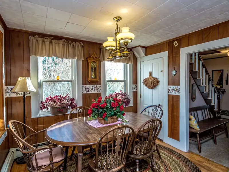 Du Bee Inn: Versatile Bed-and-breakfast with Mountain Views in the Great North Woods