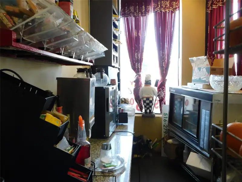 Turnkey Pizza Restaurant for Sale in High-traffic Location with Essential Equipment Included