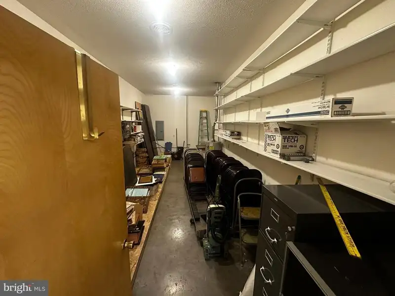 Versatile 3,200 Sq Ft Brick Building in High-traffic Location with Ample Parking