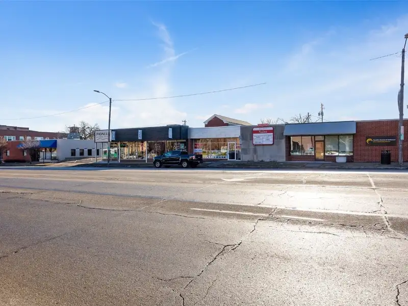 Income-producing Commercial Property with Four Buildings in Cedar Rapids' Medquarter