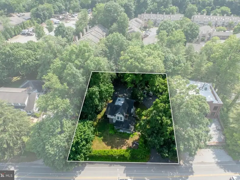 Mixed-use Property in Wayne, Pa: Salon with 1-bedroom Apartment Above