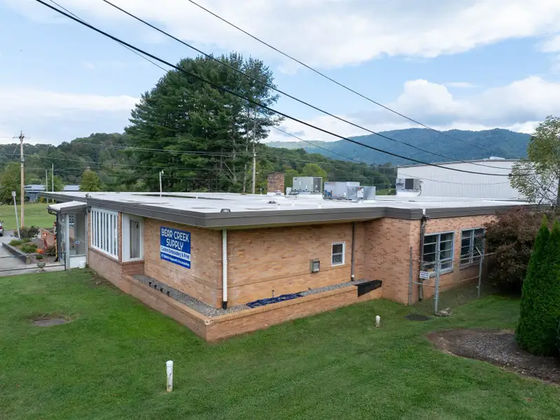 Office and Warehouse Facility in Waynesville Business Park with 9,000+ Sq. Ft.