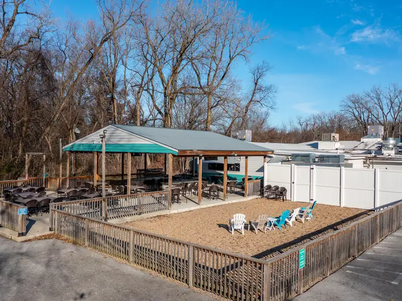 Renovated Commercial Building with Land for Sale in Central Location, Ideal for Restaurant