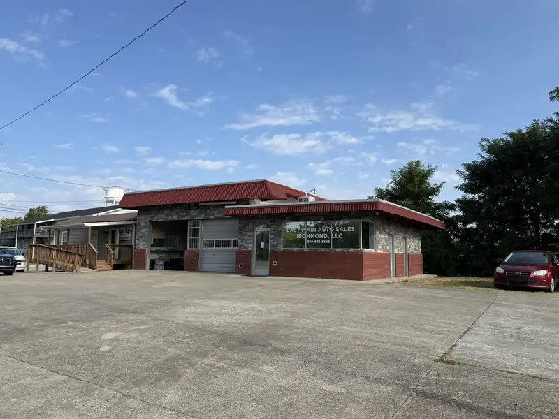 Prime Commercial Property with Office and Garage Space at Lake and East Main Intersection