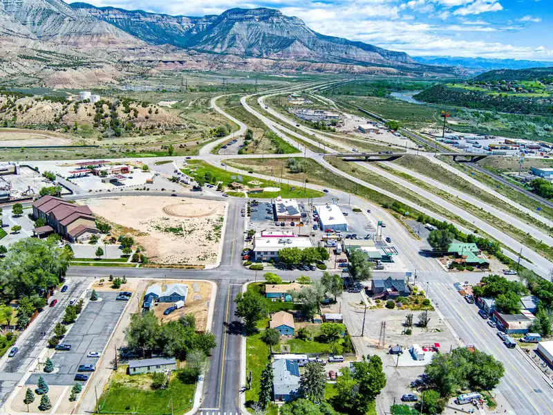 Two-story Commercial Investment Property in Downtown Parachute with 6%+ Cap Rate