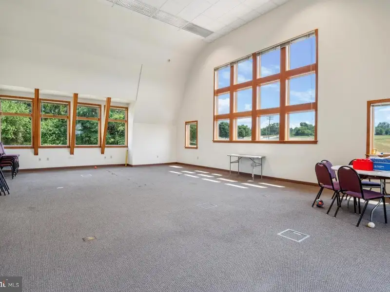 Multi-building Investment on 7 Acres: Barn, Farmhouse, and Warehouse with Rental Income