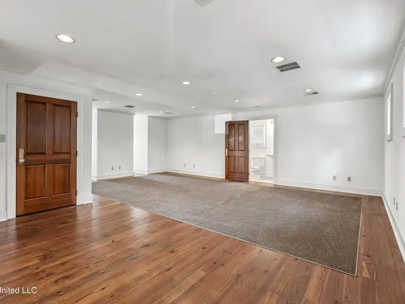 Versatile Office Space with Conference Room and Kitchen in Downtown Tunica