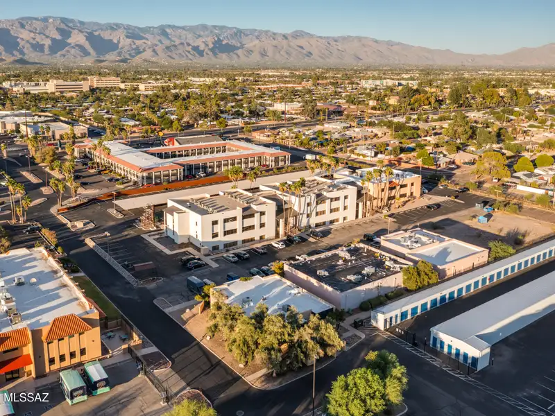 2,975 Sqft Office Space for Sale in Prime Broadway and Wilmot Location with Parking Lot