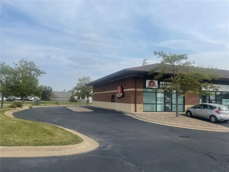 Prime Drive-thru Retail Space on Williams Boulevard Sw with High Traffic Count