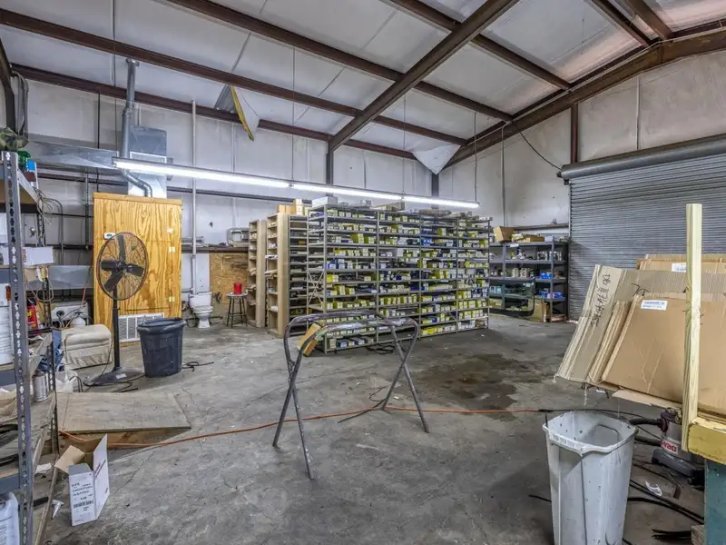 Profitable Auto Glass Repair and Body Shop with Expansion Potential in Hempstead County, Arkansas