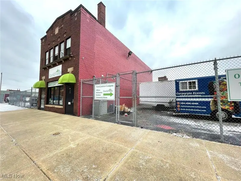Mixed-use Building in Downtown Canton: Retail, Offices, Warehouse, Apartment