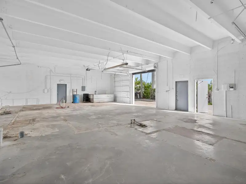 Versatile 2,700 Sf Flex/industrial Condo Units in Jupiter's Industrial Corridor