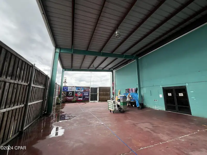 Prime Commercial Lease Opportunity in Bay County - 77,596 Sf Building with Flexible Uses