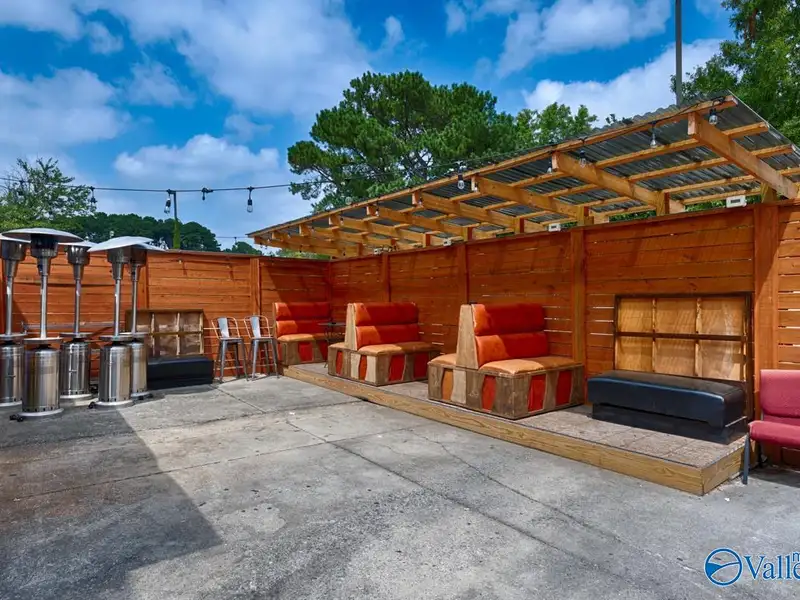 Commercial Property in Mid City Huntsville - Versatile Space with Kitchen and Offices