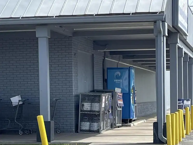 Established Grocery Store in Community Heart, Prime Location with Growth Potential