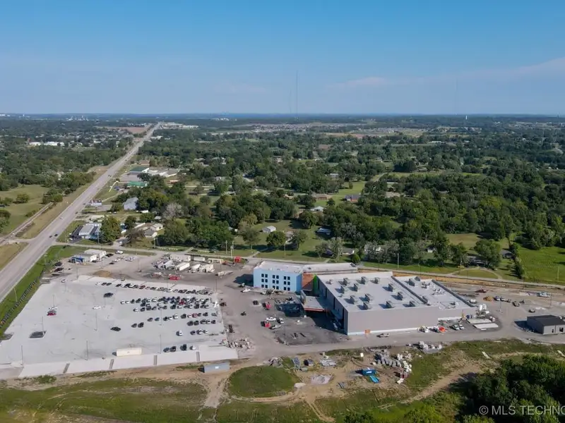 Commercial Property with House and Shops on 2 Acres in Coweta Near Casino