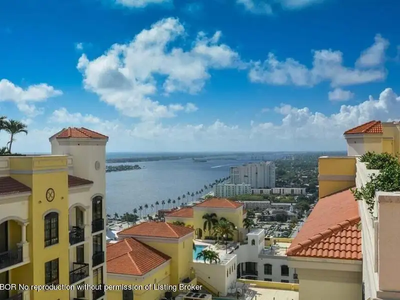Live/work Condominium in Downtown West Palm Beach with Private Entrance and Parking