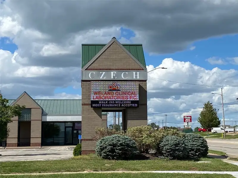 Well-maintained Retail Space Near I-380, Currently a Dance Studio