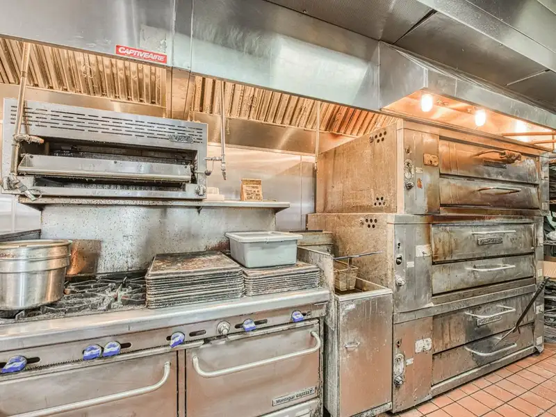 Restaurant Location for Sale with Equipment, Lease Transfer, and License in Palm & Nees Ave