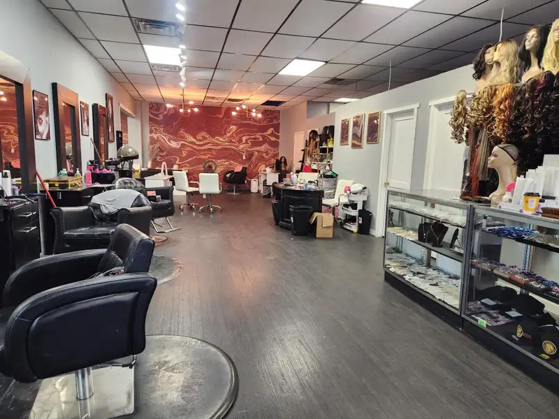 Retail/salon Space in High-traffic Center Near North Ave Walmart