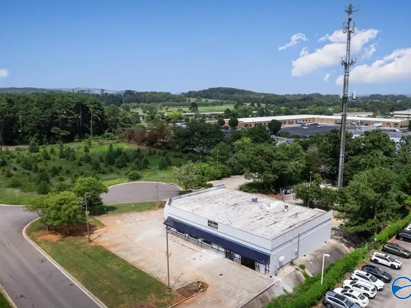 Commercial Property in Mid City Huntsville - Versatile Space with Kitchen and Offices