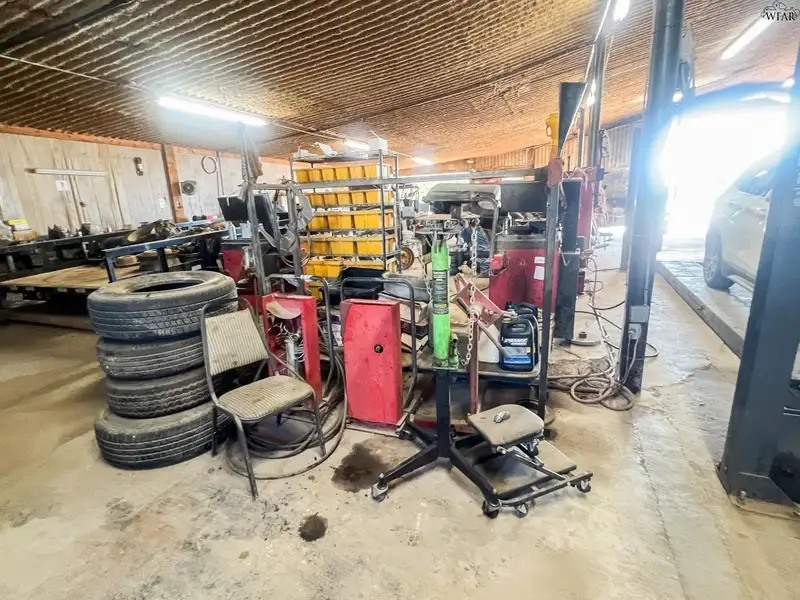 Turn-key Auto and Truck Service Business with Inventory and Equipment in Olney, Tx