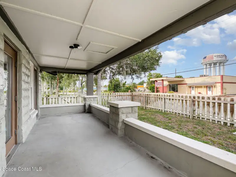 Versatile 1,092 Sq. Ft. Commercial Building Near Cocoa Village with Ample Parking