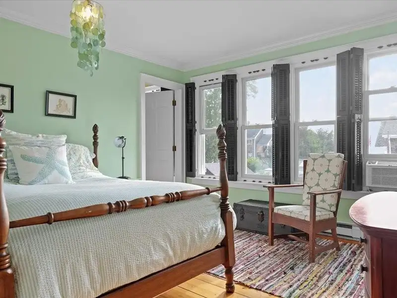 Distinctive Victorian Guest House in Jamestown with 7 Ensuite Bedrooms and Water Views