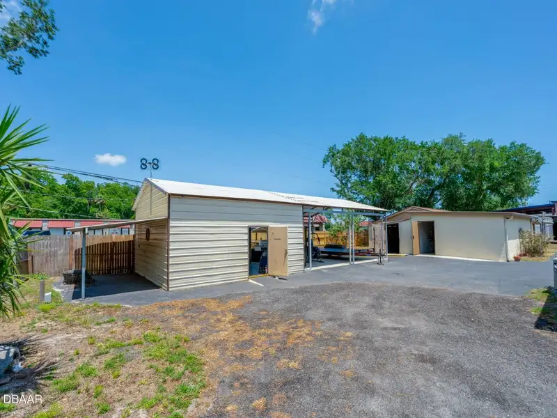 Mixed-use Property: Light Industrial and Residential Lots with Expansion Potential in Prime Location