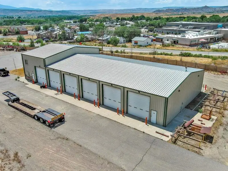 Well-maintained Commercial Property with Global Tenant and 6.8% Cap Rate on 5.71 Acres